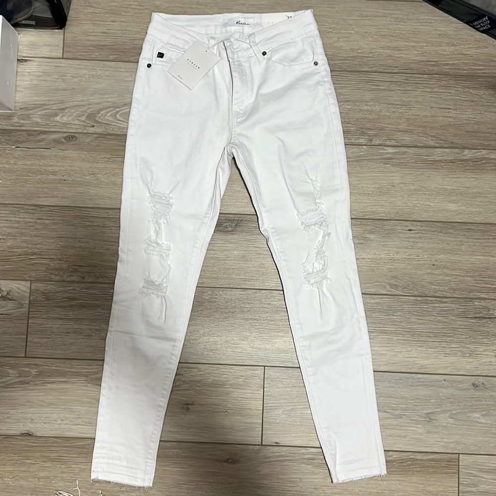 White distressed jeans